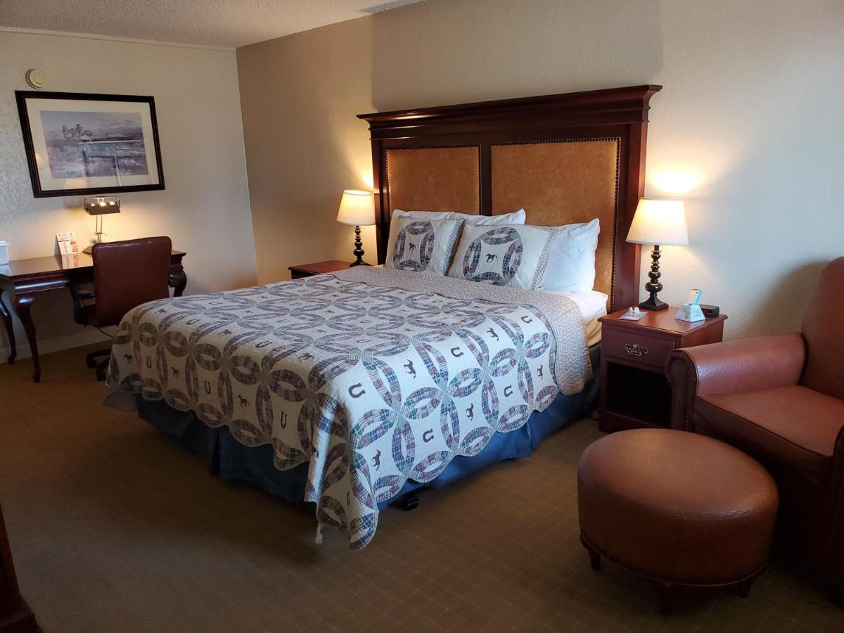 Kansas Country Inn Oakley Bagian luar foto
