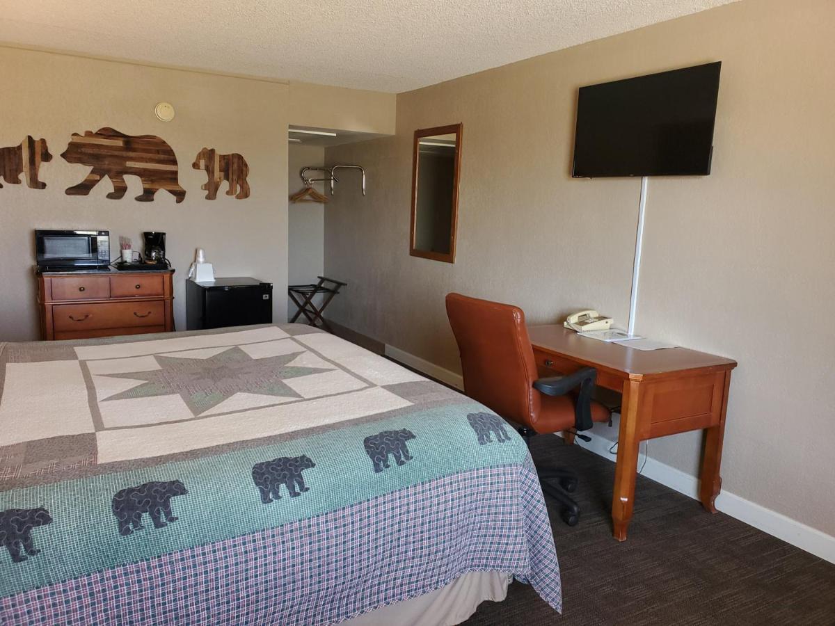 Kansas Country Inn Oakley Bagian luar foto