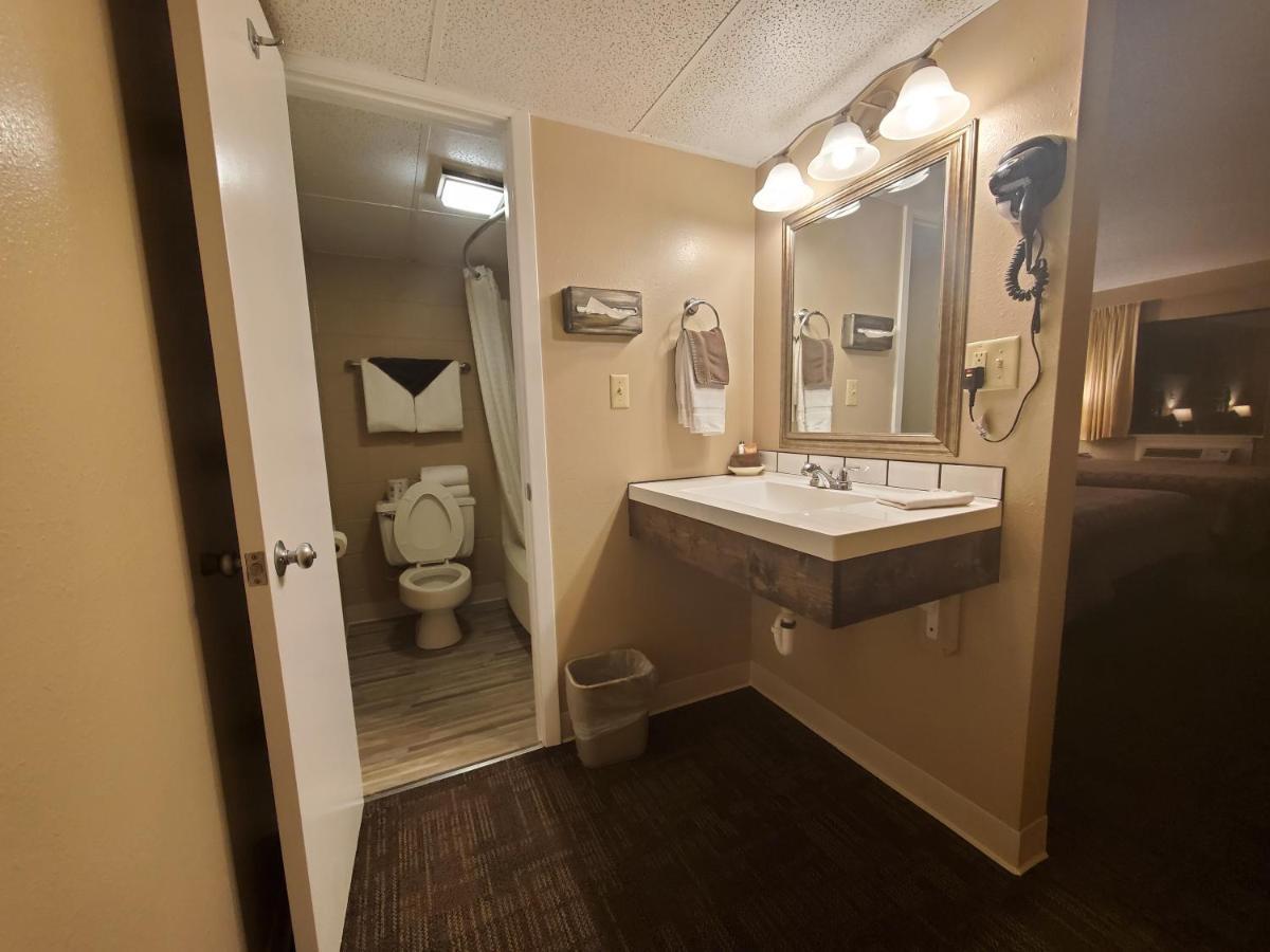 Kansas Country Inn Oakley Bagian luar foto