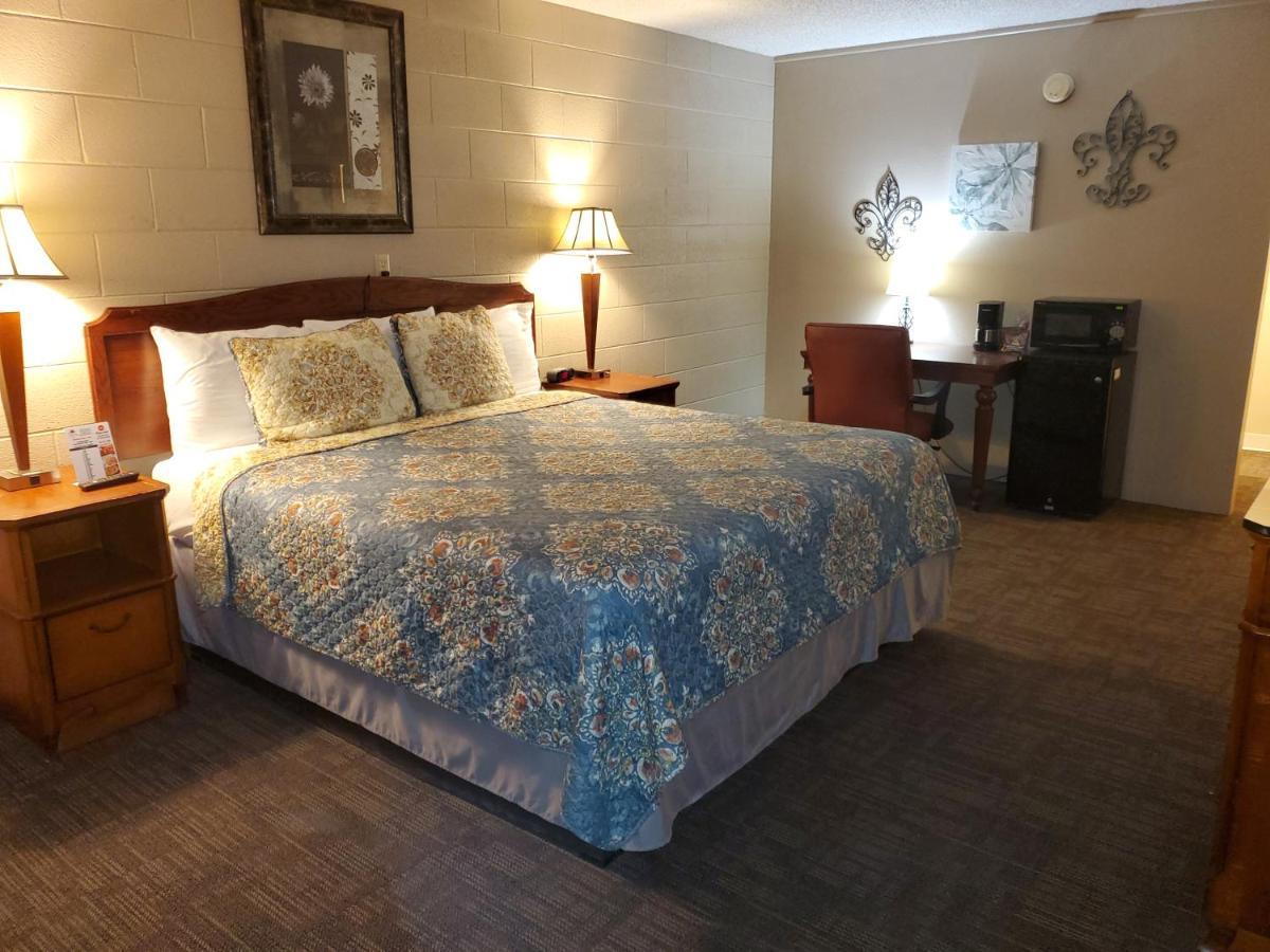Kansas Country Inn Oakley Bagian luar foto