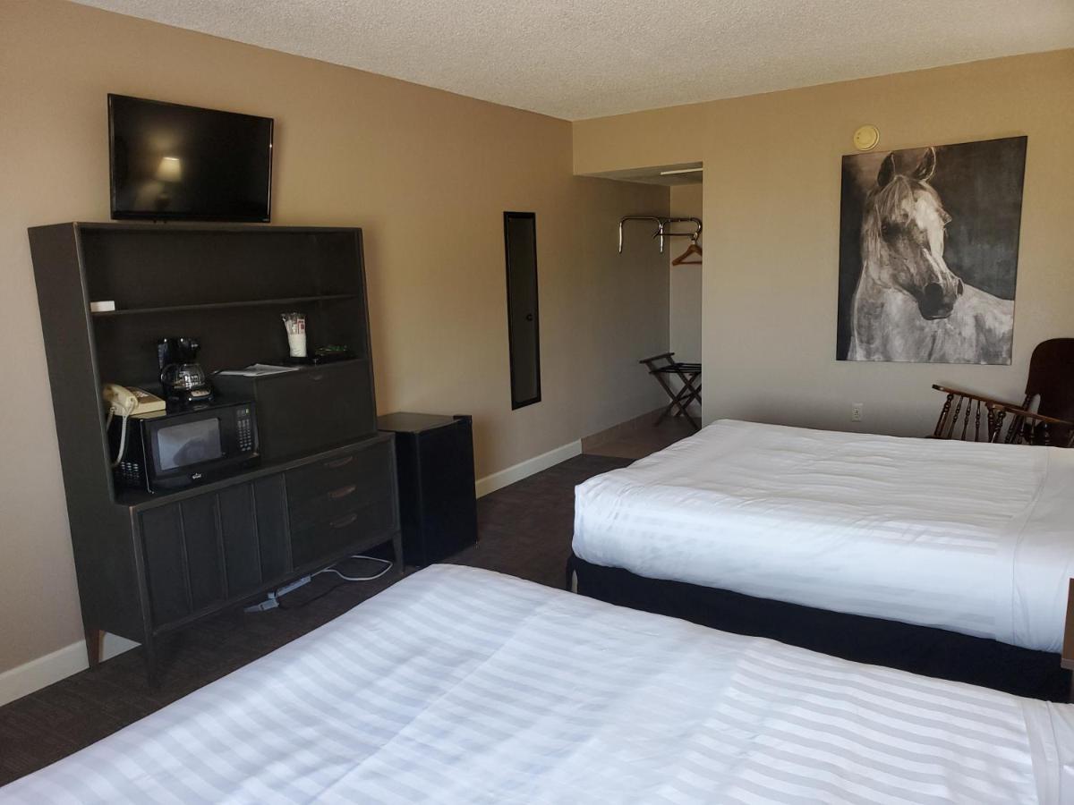 Kansas Country Inn Oakley Bagian luar foto