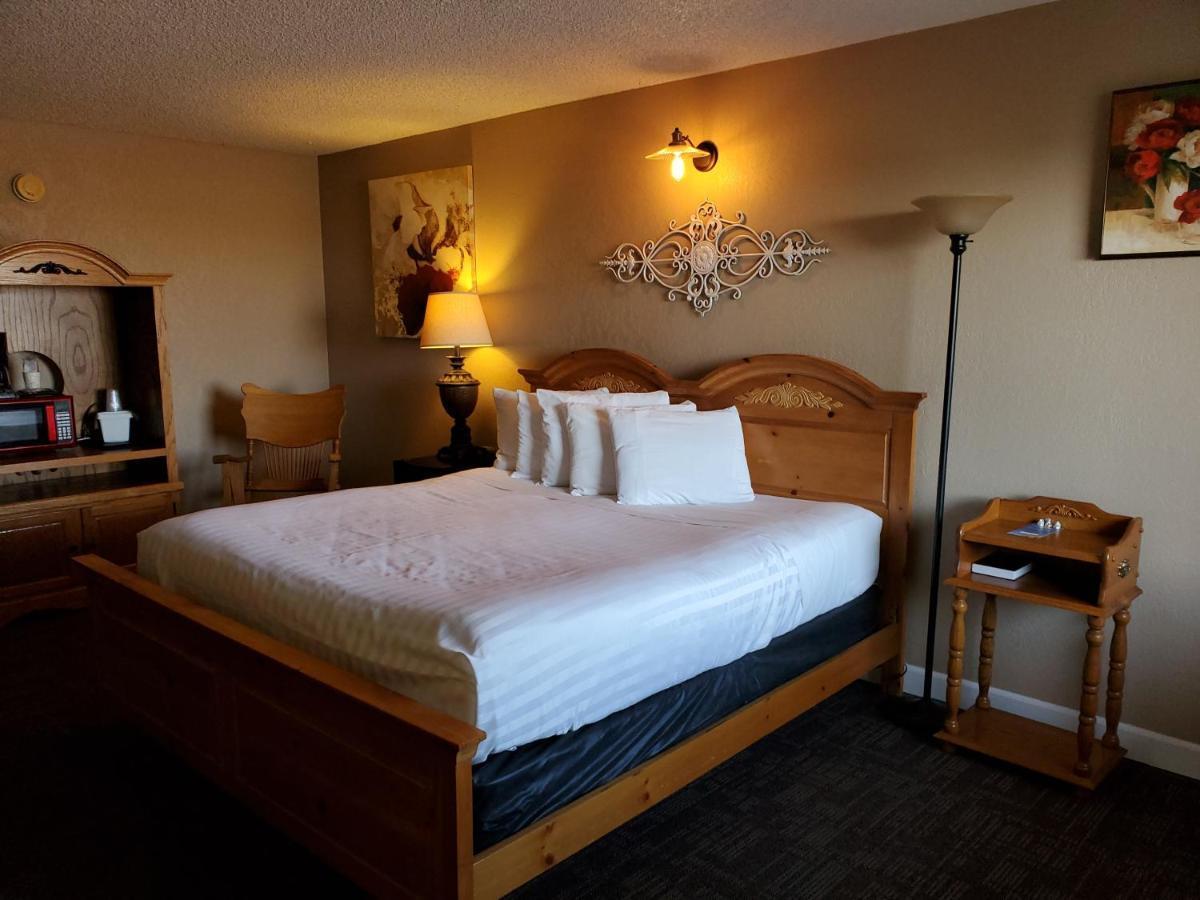 Kansas Country Inn Oakley Bagian luar foto