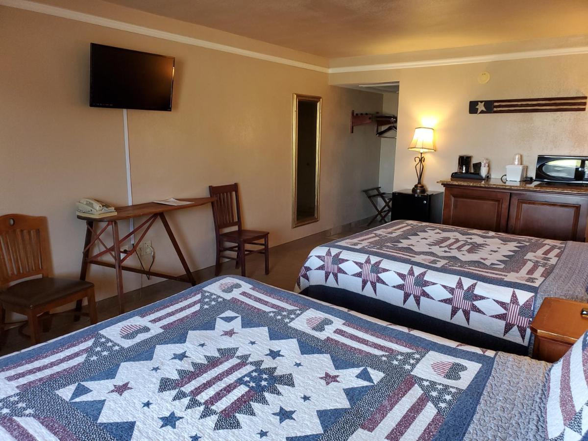 Kansas Country Inn Oakley Bagian luar foto