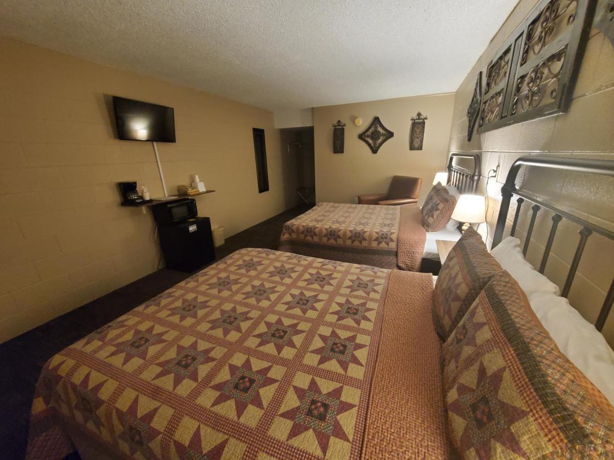 Kansas Country Inn Oakley Bagian luar foto