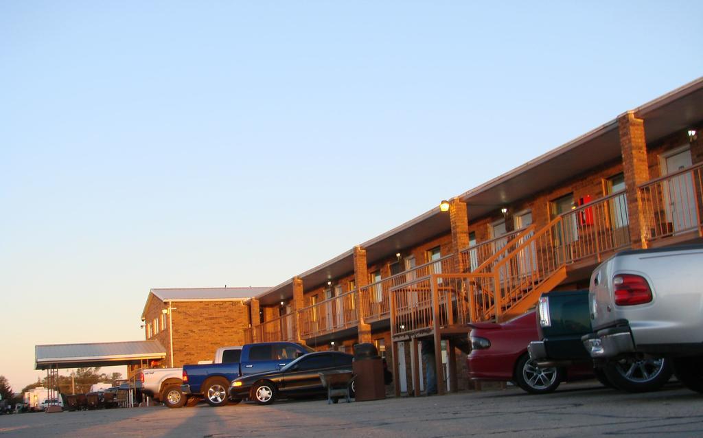 Kansas Country Inn Oakley Bagian luar foto
