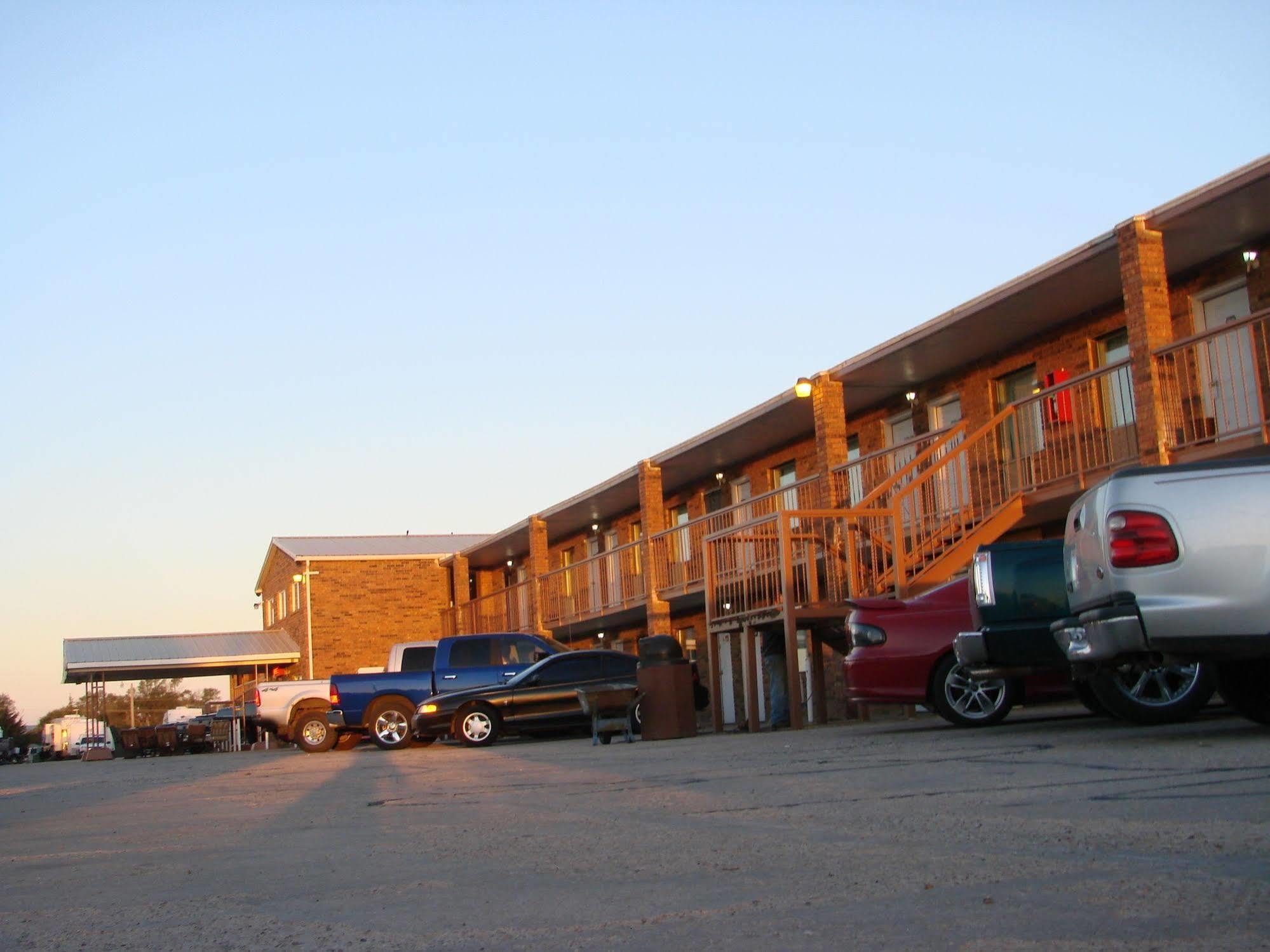 Kansas Country Inn Oakley Bagian luar foto
