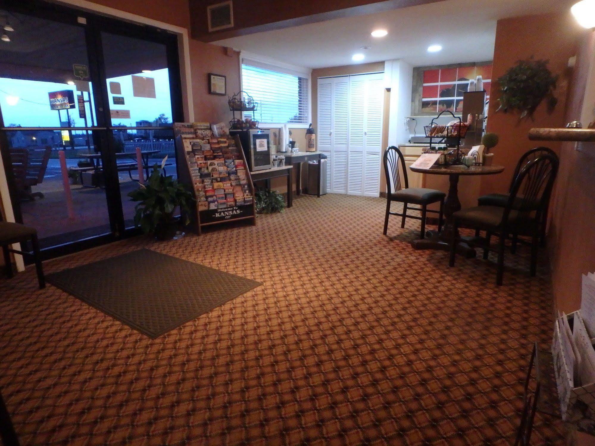 Kansas Country Inn Oakley Bagian luar foto