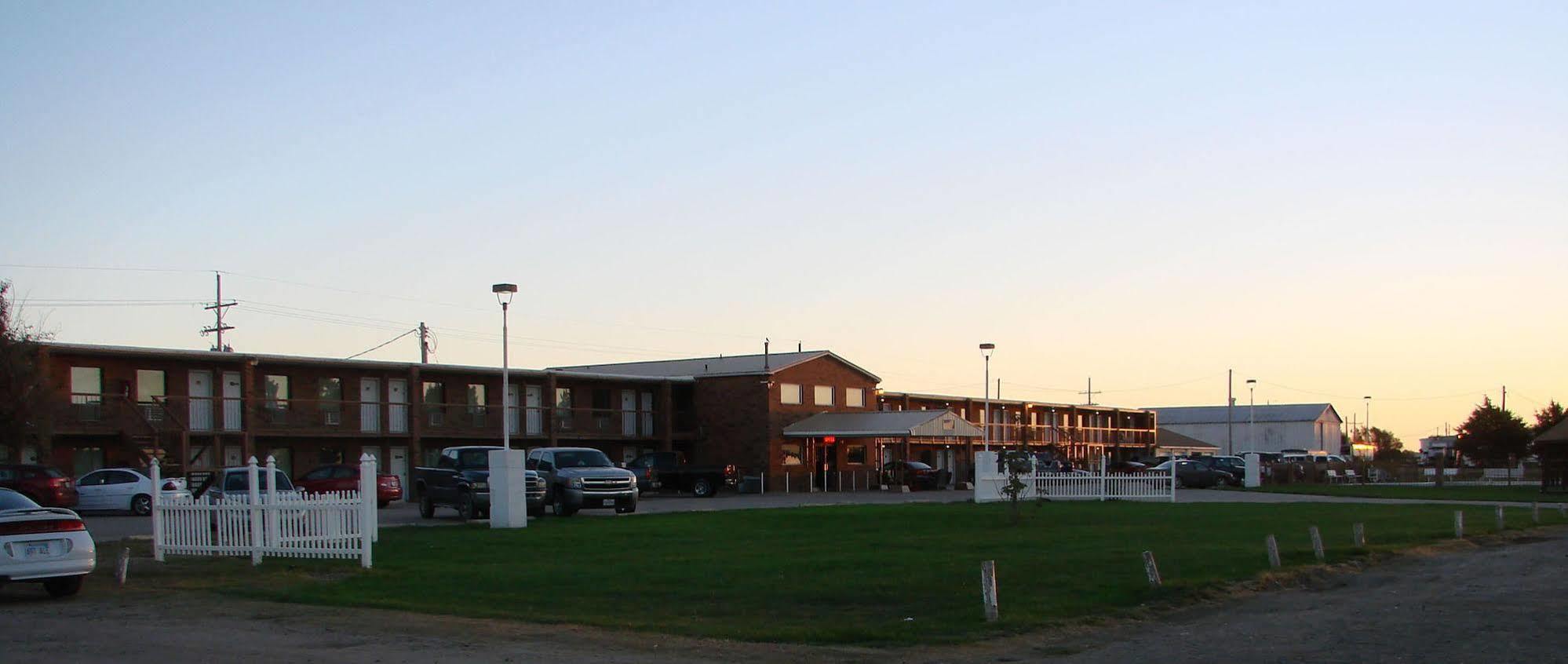 Kansas Country Inn Oakley Bagian luar foto