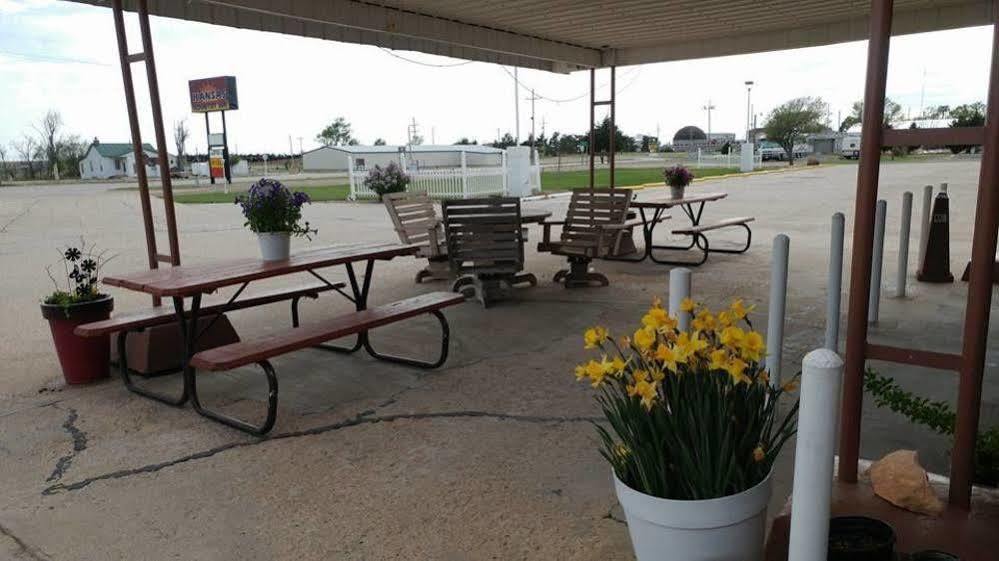 Kansas Country Inn Oakley Bagian luar foto