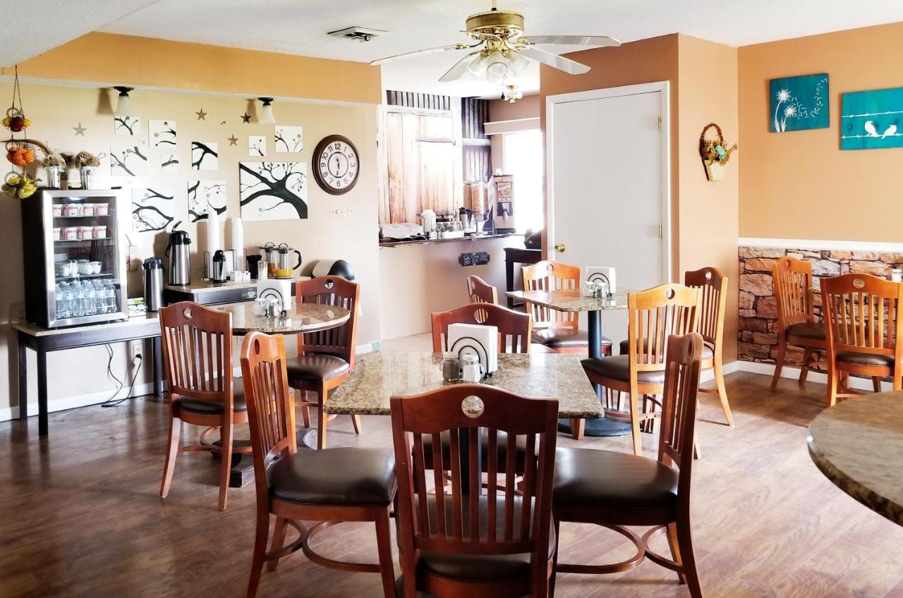 Kansas Country Inn Oakley Bagian luar foto